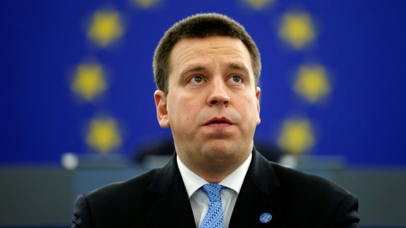 Самолёт с премьером Эстонии не смог приземлиться в Риге из-за плохой погоды