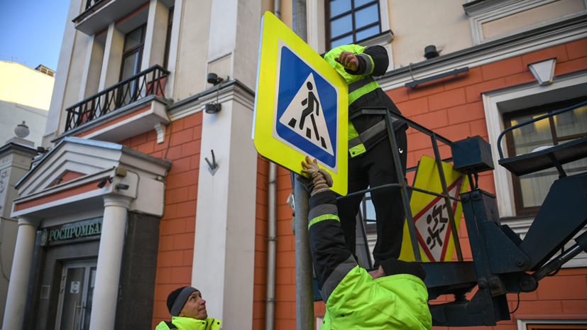 Эксперт прокомментировал сообщения об уменьшенных дорожных знаках в России