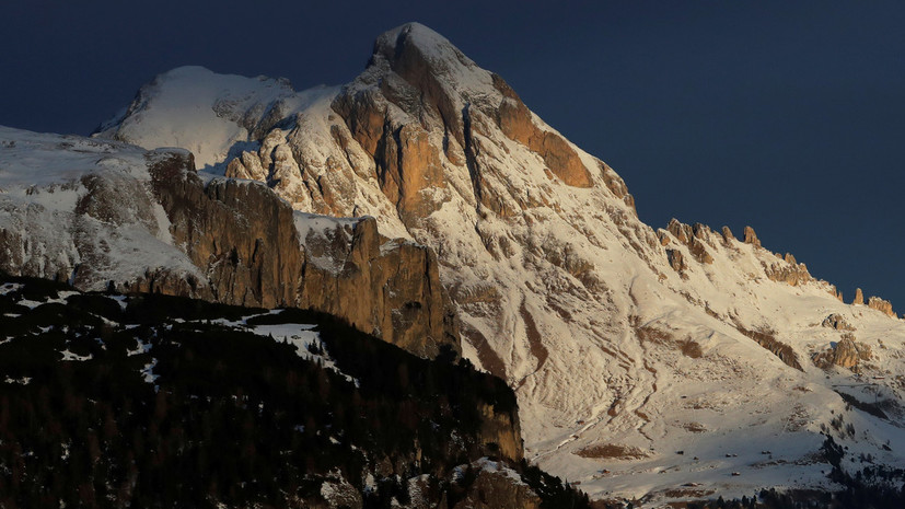 В Италии в результате схода лавин погибли не менее пяти человек