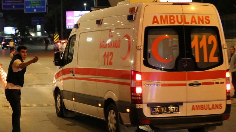 В результате обрушения здания в Стамбуле погиб один человек