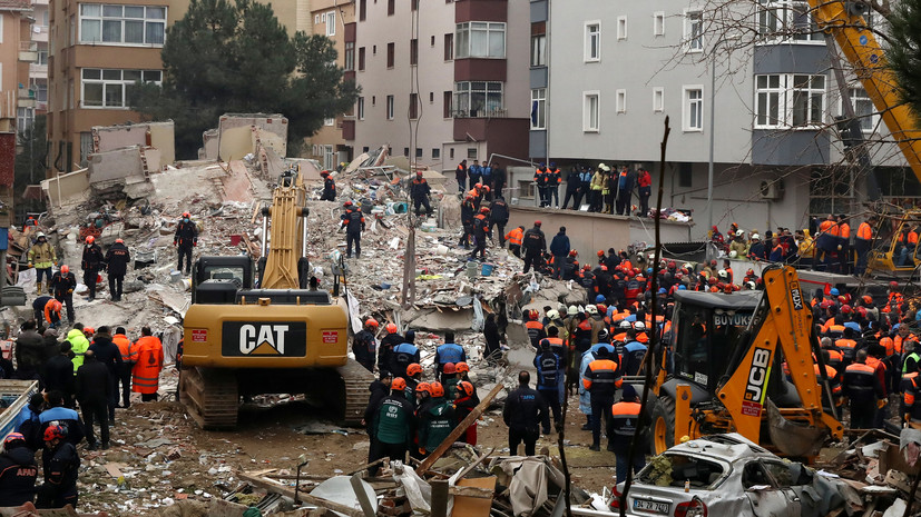 Число жертв обрушения жилого дома в Стамбуле выросло до трёх