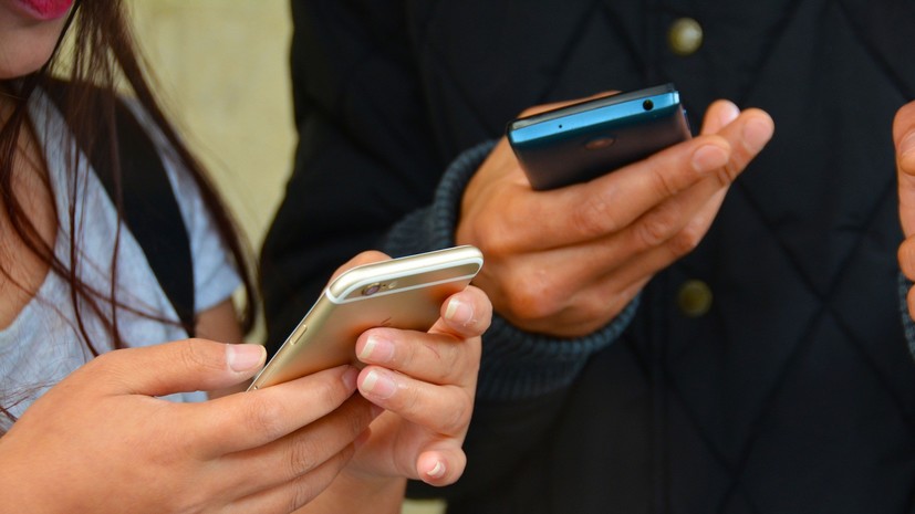 СМИ: Число платежей с помощью мобильных телефонов в России рекордно выросло в 2018 году