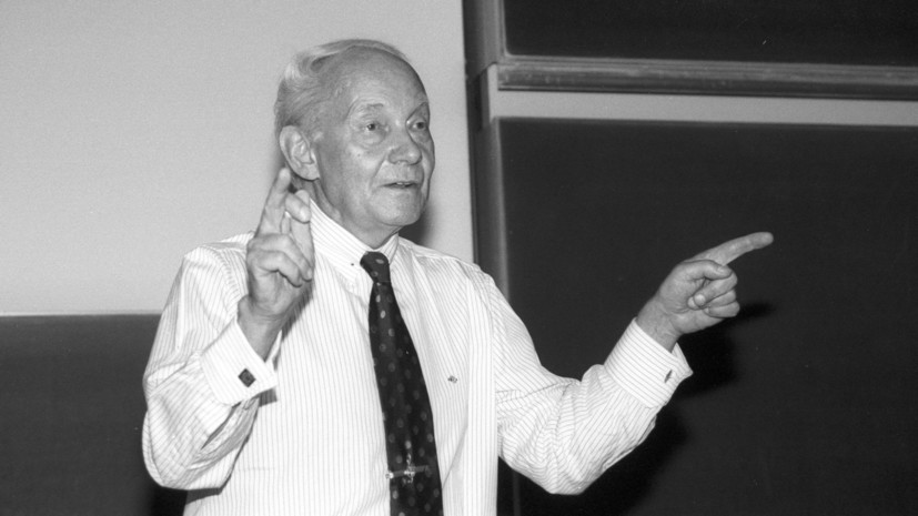 Умер лауреат Нобелевской премии по химии Манфред Эйген