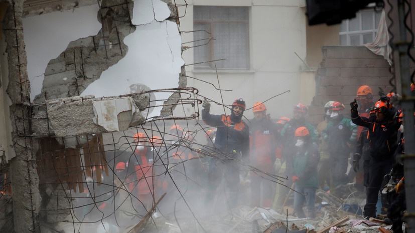 Число погибших при обрушении дома в Стамбуле возросло до шести