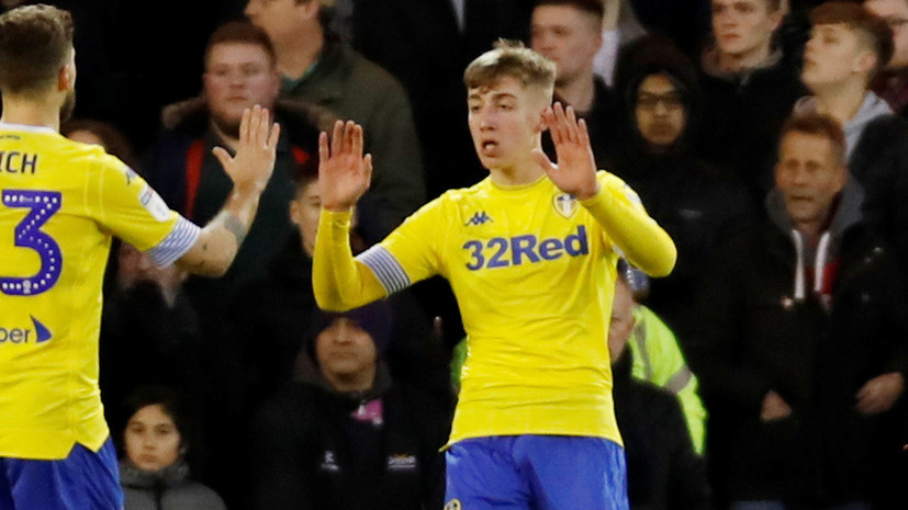 В Англии 18-летний футболист потерял сознание, сидя на скамейке запасных