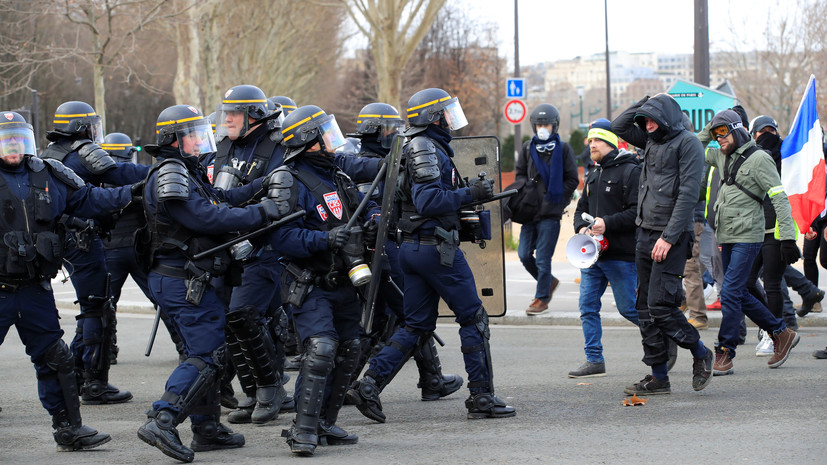 Полиция задержала 36 человек в ходе протестов в Париже