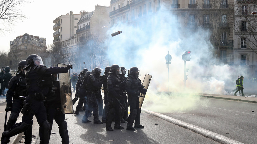 Эксперт оценил действия полиции на акции «жёлтых жилетов» в Париже