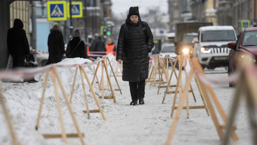Власти Петербурга отменили особый регламент уборки снега