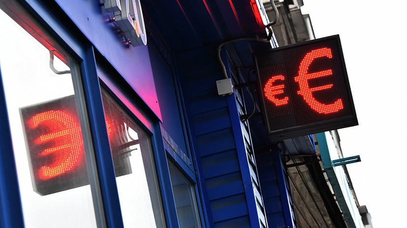 Валютный разбег: почему курс евро впервые с октября 2018 года опустился ниже 74 рублей
