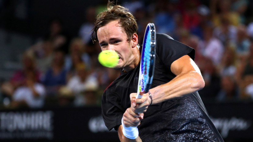 Медведев вышел во второй круг турнира ATP в Роттердаме