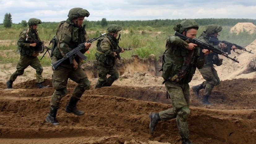 Мотострелковые подразделения ЧФ провели тактические учения в Крыму