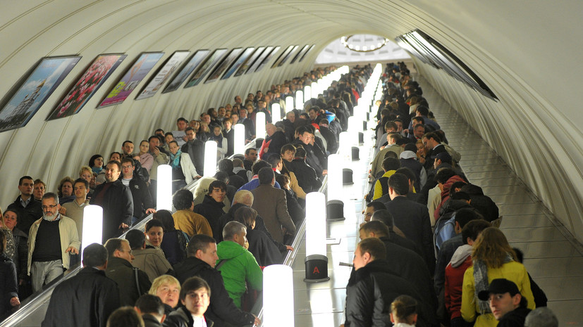 На красной ветке метро Москвы произошёл сбой