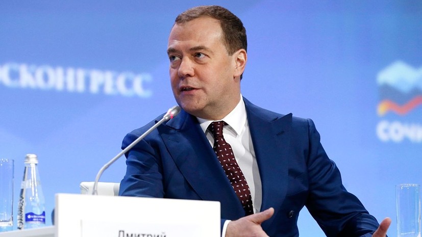 Медведев назвал законопроект о новых санкциях США «шизоидной историей»