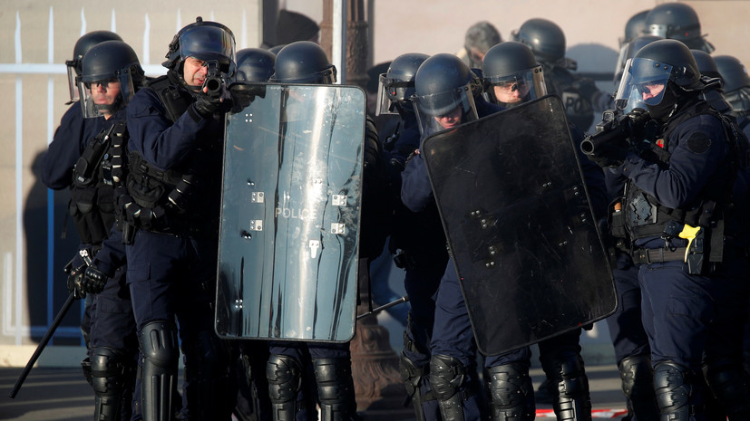 Полиция задержала 23 человека в ходе протестов в Париже