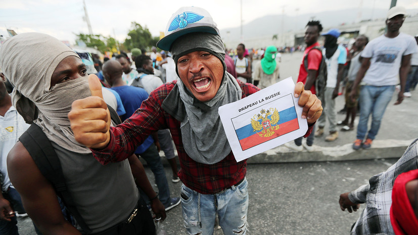 Протестующие в Гаити сожгли флаг США и призвали Россию на помощь