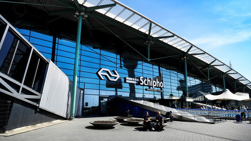 Задержанных в аэропорту Амстердама россиянок отпустили