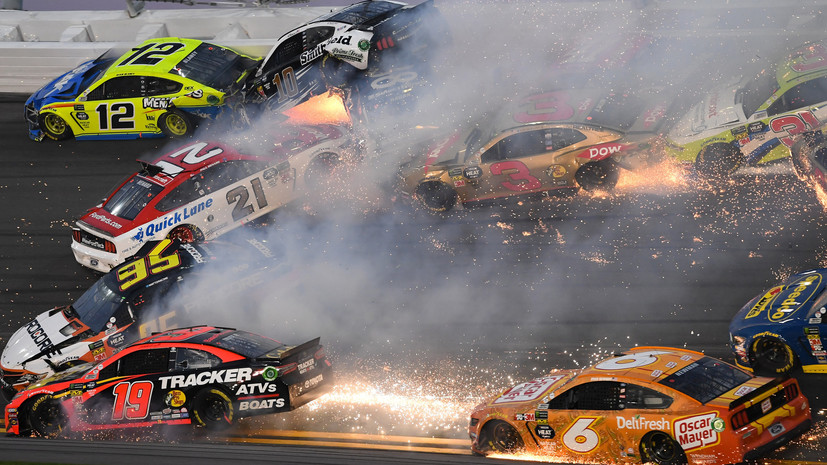 В гонке NASCAR в США произошла авария с участием 20 автомобилей
