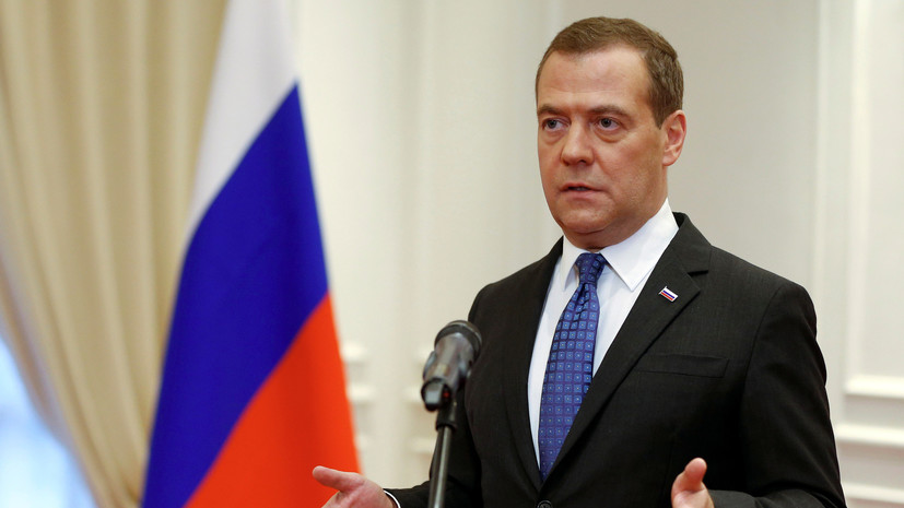 Медведев призвал разработать особые меры развития микроэлектроники