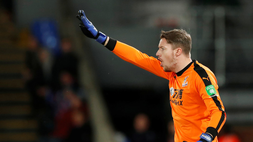 Ходжсон защищает вратаря «Пэлас» Хеннесси, изобразившего нацистское приветствие