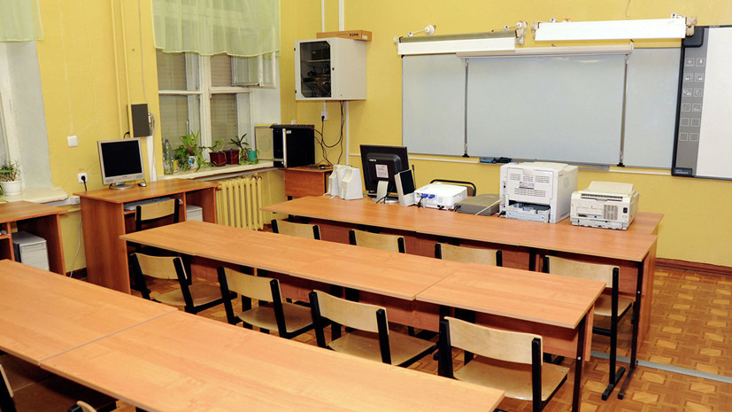Вице-губернатор Приморья посетил школу, где произошёл конфликт с учеником