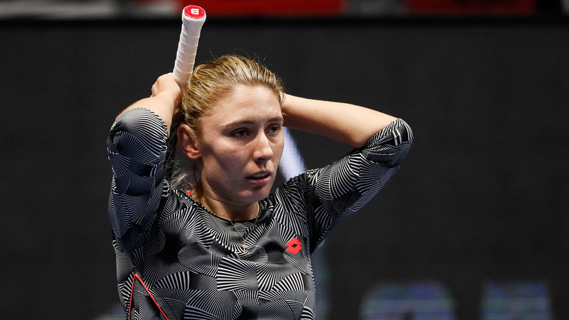 Александрова не смогла выйти в финал турнира WTA в Будапеште, проиграв ван Эйтванк