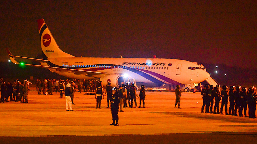 Власти Бангладеш заявили о ликвидации захватившего самолёт мужчины