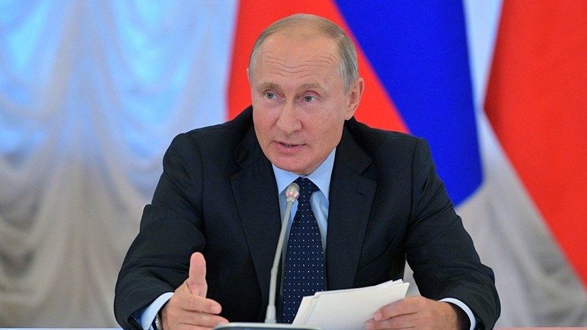 Путин поручил представить предложения по упрощению выдачи виз