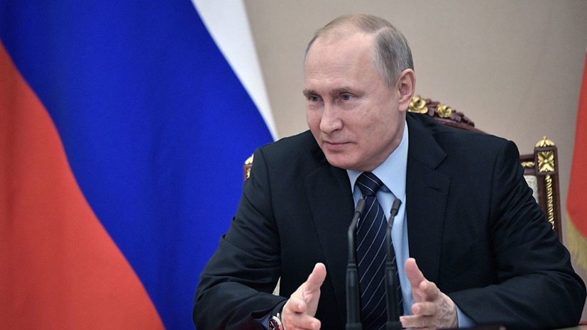 Путин поручил разработать меры по снижению комиссий за безналичные расчёты
