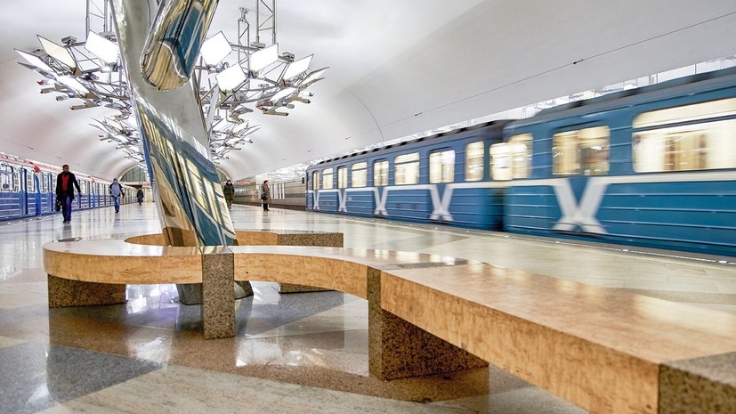 В поездах московского метро появилось 150 плакатов о кино