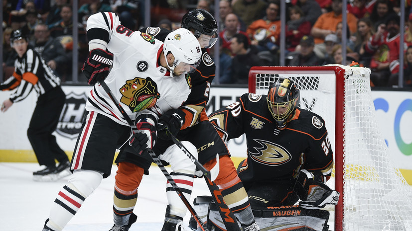 Шайба Анисимова помогла «Чикаго» обыграть «Анахайм» в матче НХЛ