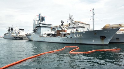 Группа кораблей НАТО, состоящая из фрегатов ВМС четырех стран альянса, в порту Одессы