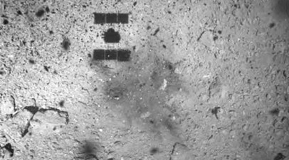 Тень Hayabusa2 и загадочное тёмное пятно на поверхности астероида