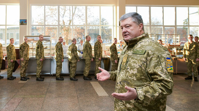 Пётр Порошенко с солдатами
