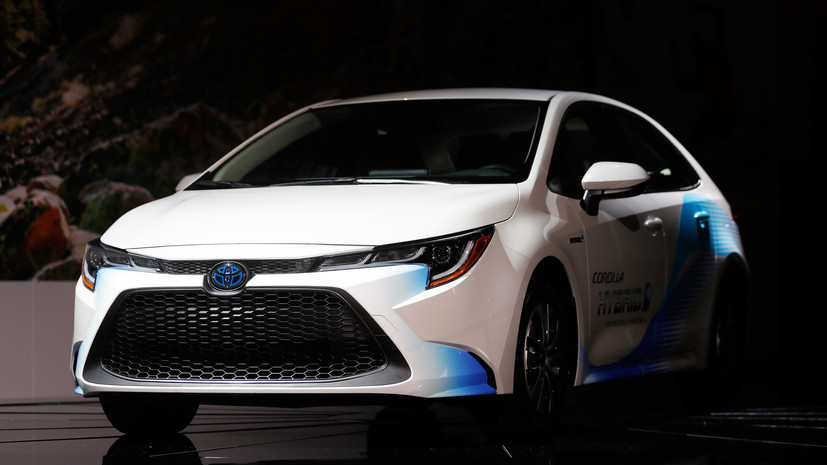 В России начались продажи нового седана Toyota Corolla