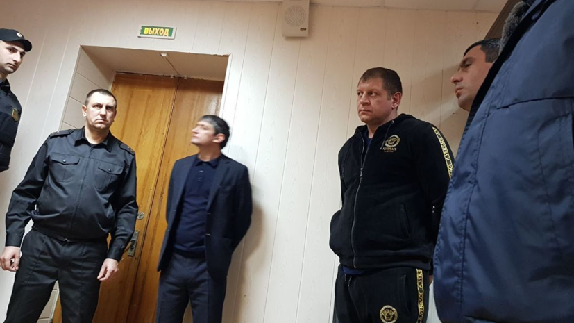 СМИ: Александр Емельяненко подал прошение в суд о замене ареста денежным штрафом