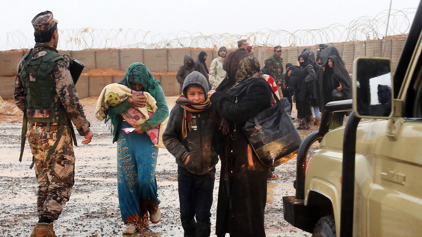 «Сорвали выполнение гуманитарной операции»: Россия и Сирия призвали США освободить беженцев из «Эр-Рукбана»