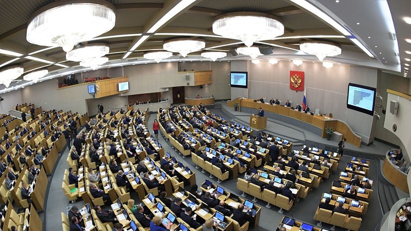 Госдума приняла во втором чтении проект о наказании за оскорбление государства