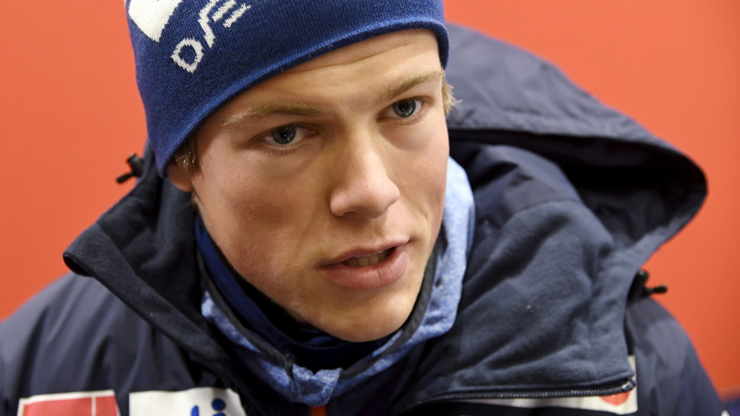 Лыжники Клебо и Фоссли в норвежском шоу били по боксёрской груше с фотографиями Большунова и Устюгова