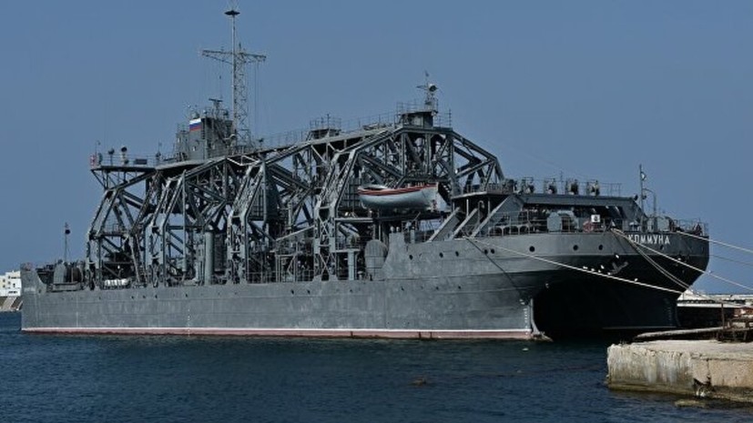 Старейшее в мире спасательное судно подводных лодок «Коммуна» провело учения в Чёрном море
