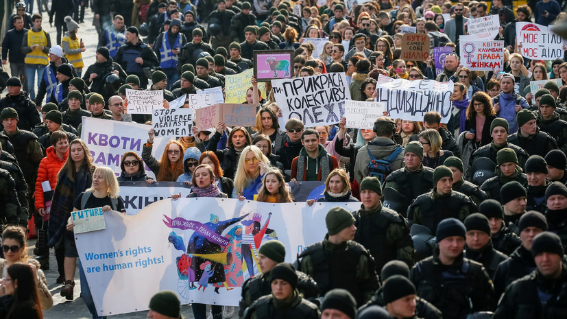 В Киеве на женском марше произошли стычки радикалов и полиции