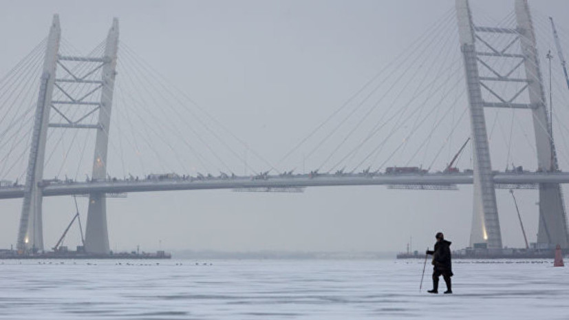 В Петербурге почти 100 рыбаков спасли со льда Финского залива