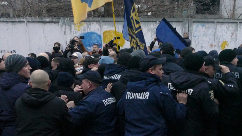 Националисты сорвали выступление Порошенко в Черкассах