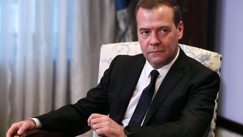 Медведев поручил главе Минприроды проверить строительство завода на Байкале