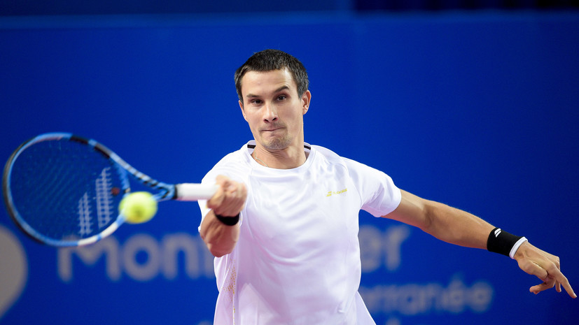 Российский теннисист Донской вышел в 1/8 финала турнира в американском Финиксе