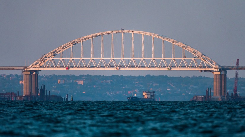 На Крымском мосту уложена половина рельсов