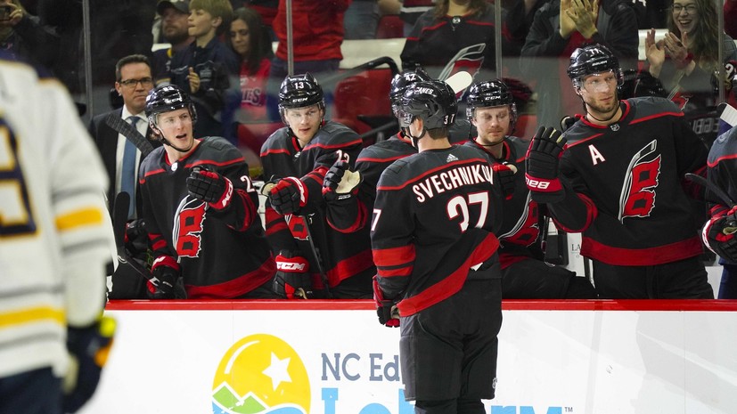 Гол Свечникова помог «Каролине» победить «Баффало» в матче регулярного чемпионата НХЛ