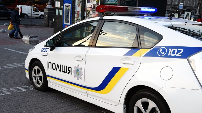 На Украине мужчина бросил гранату в полицейских