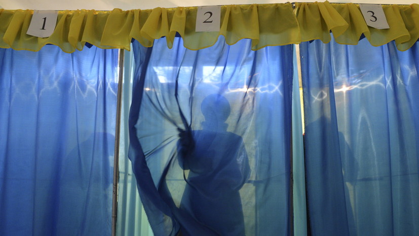 В МВД Украины предупредили об ответственности за селфи в избирательной кабинке 
