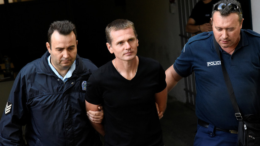 Жена Винника назвала содержание её мужа под стражей в Греции незаконным