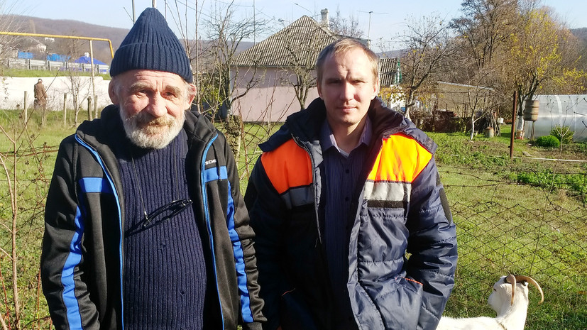«Нужно очень много терпения»: как спасатель из Новороссийска взял под опеку бездомного старика